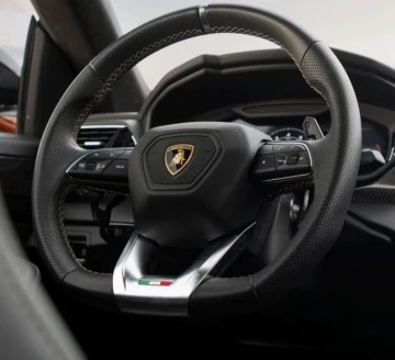Lamborghini Urus Pearl Capsule