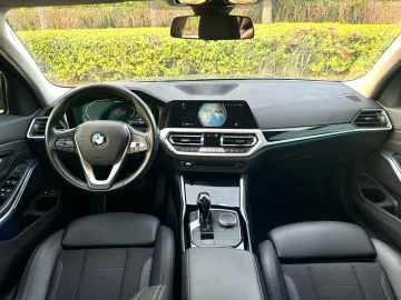 BMW 330e