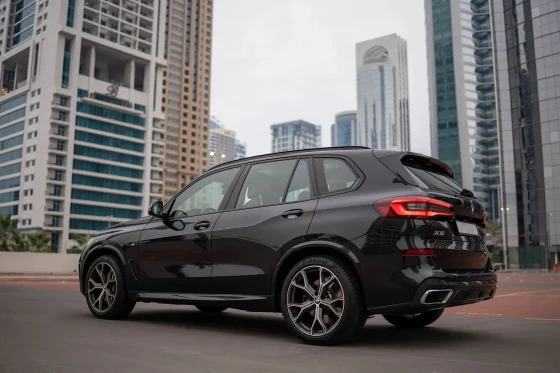 BMW X5 (Black)